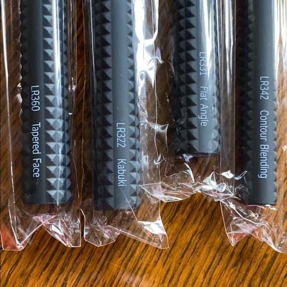 Laruce Face Makeup Brushes - Picture 2 of 4